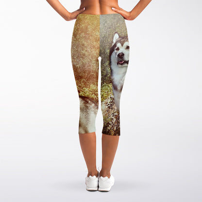 Vintage Alaskan Malamute Print Women's Capri Leggings