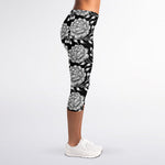 Vintage Black And White Floral Print Women's Capri Leggings