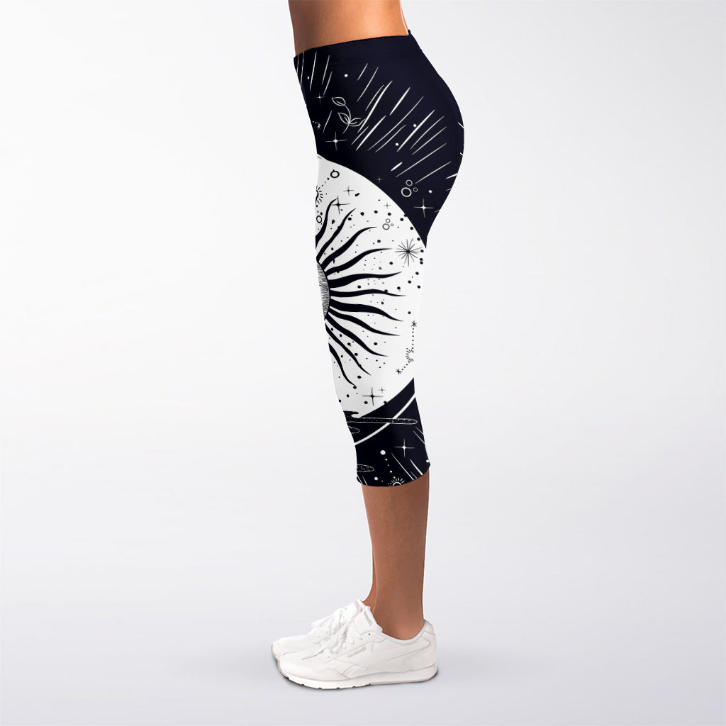 Vintage Celestial Sun Print Women's Capri Leggings