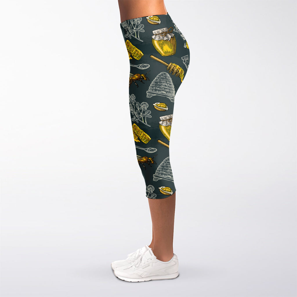 Vintage Honey Bee Print Women's Capri Leggings