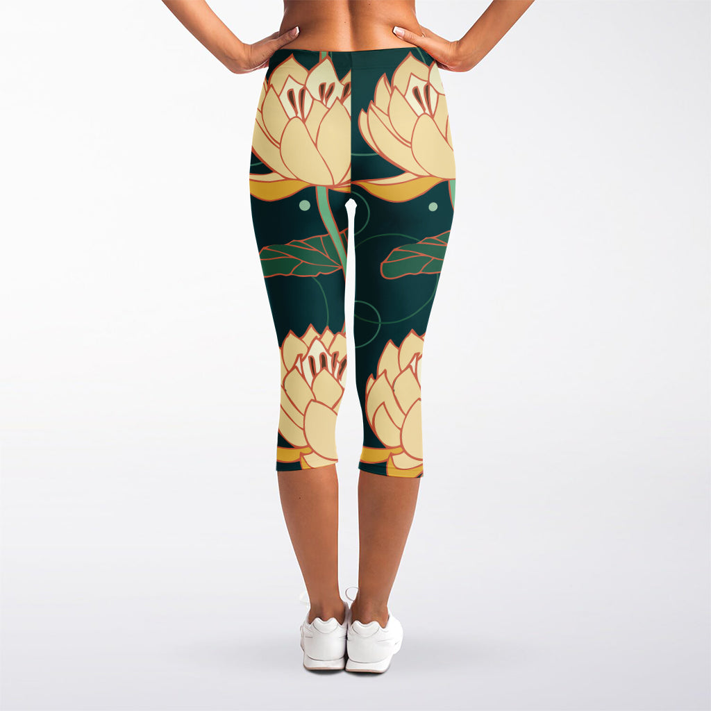 Vintage Lotus Pattern Print Women's Capri Leggings