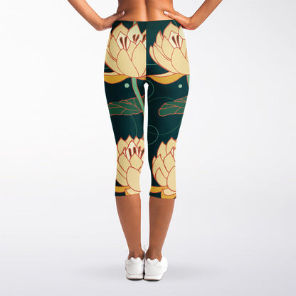 Vintage Lotus Pattern Print Women's Capri Leggings
