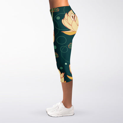 Vintage Lotus Pattern Print Women's Capri Leggings