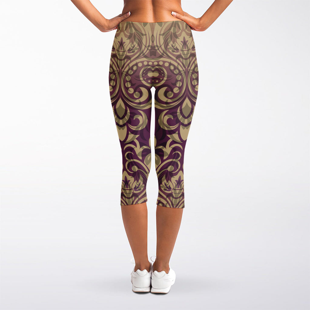 Vintage Western Damask Floral Print Women's Capri Leggings