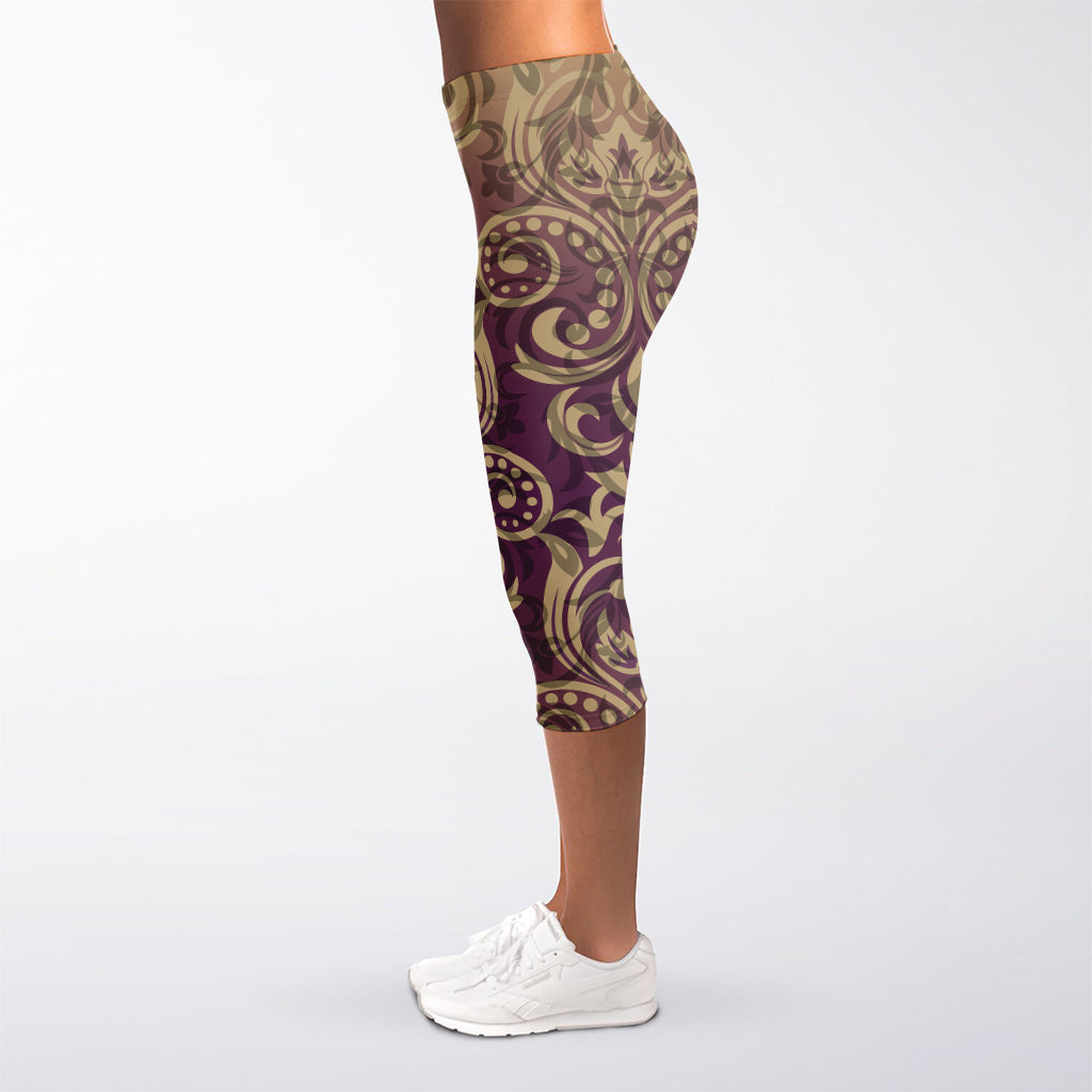 Vintage Western Damask Floral Print Women's Capri Leggings