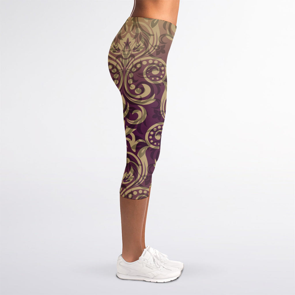 Vintage Western Damask Floral Print Women's Capri Leggings