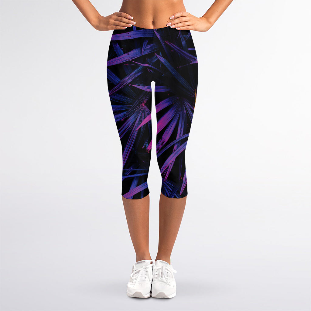 Violet Tropical Leaves Print Women's Capri Leggings