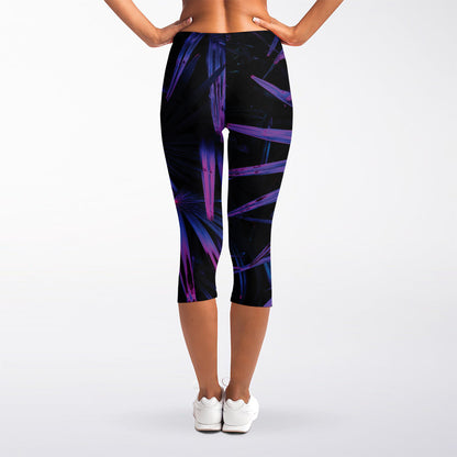 Violet Tropical Leaves Print Women's Capri Leggings
