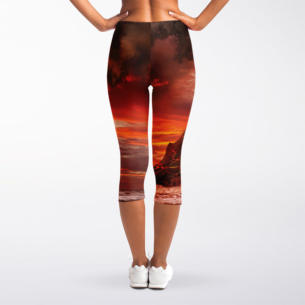 Volcano On The Sea Print Women's Capri Leggings