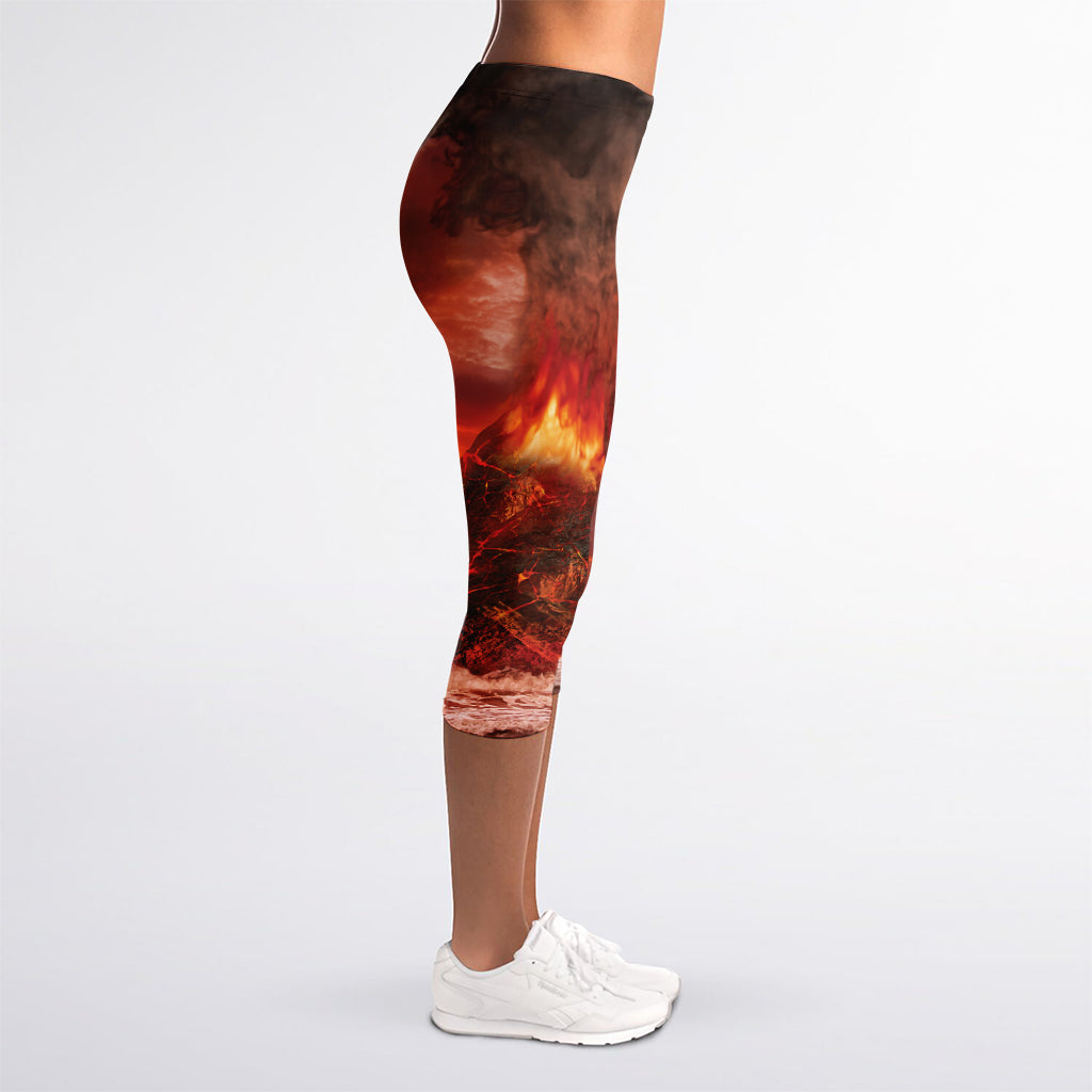 Volcano On The Sea Print Women's Capri Leggings