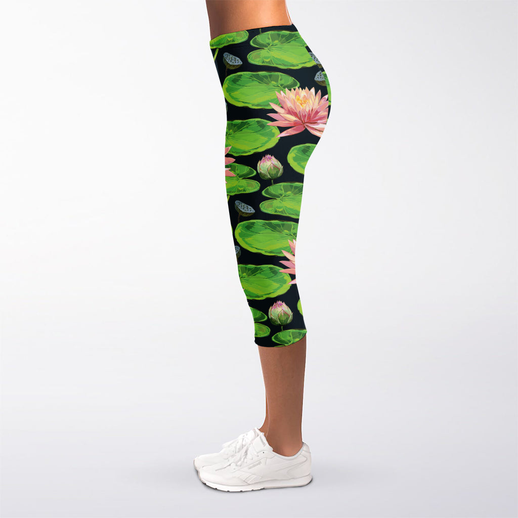 Water Lily Flower Pattern Print Women's Capri Leggings