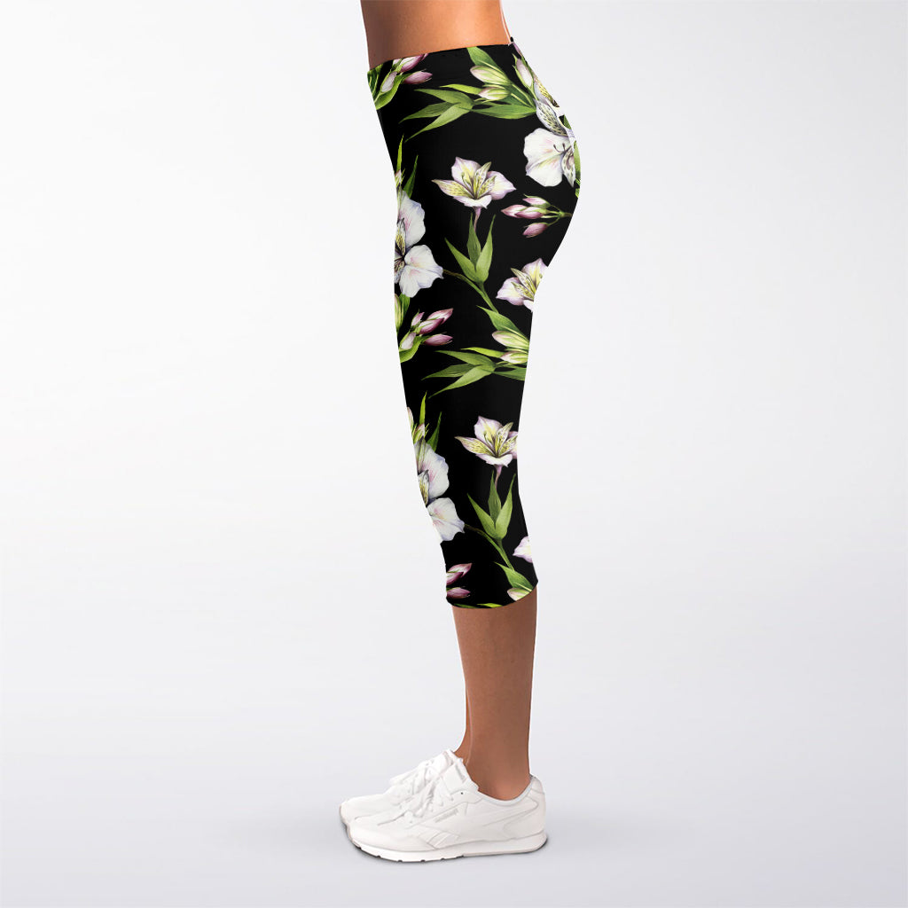 Watercolor Alstroemeria Pattern Print Women's Capri Leggings