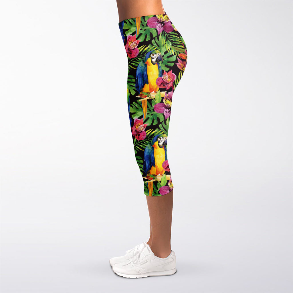 Watercolor Parrot Pattern Print Women's Capri Leggings