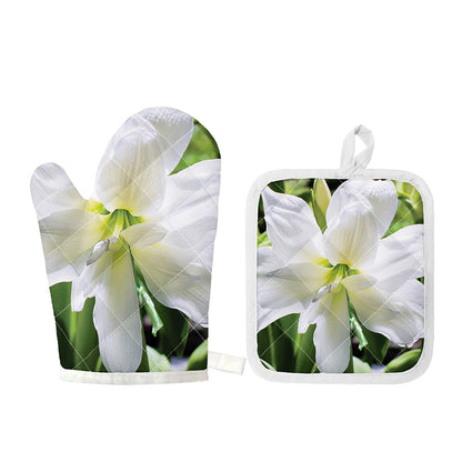 White Amaryllis Print Oven Mitt And Pot Holder Set