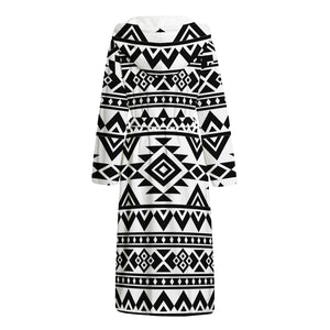 White And Black Aztec Pattern Print Hooded Bathrobe