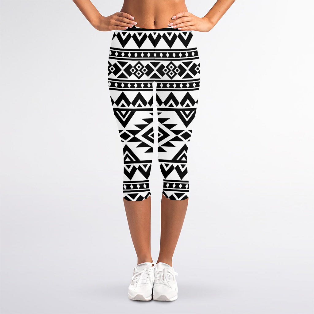 White And Black Aztec Pattern Print Women's Capri Leggings
