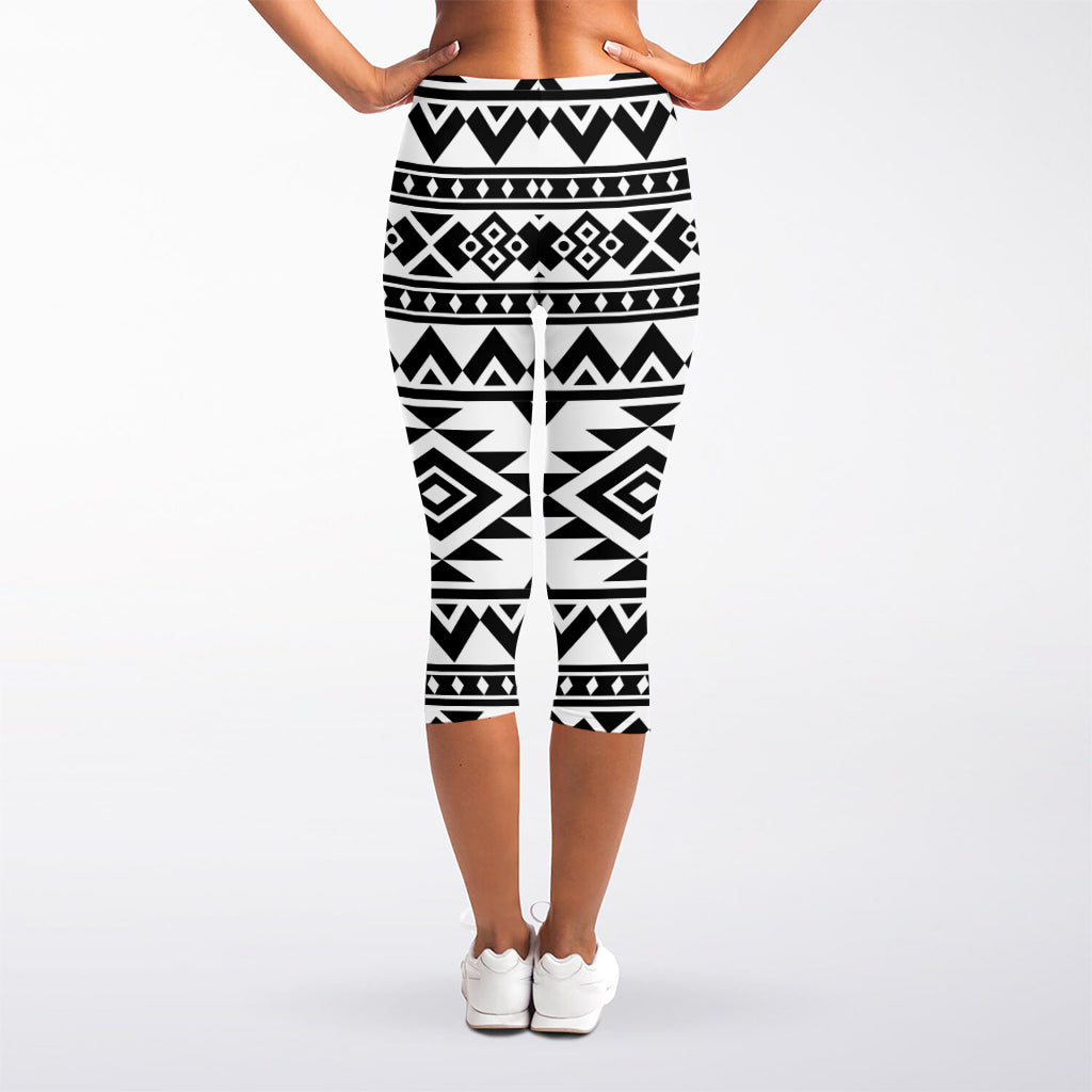 White And Black Aztec Pattern Print Women's Capri Leggings