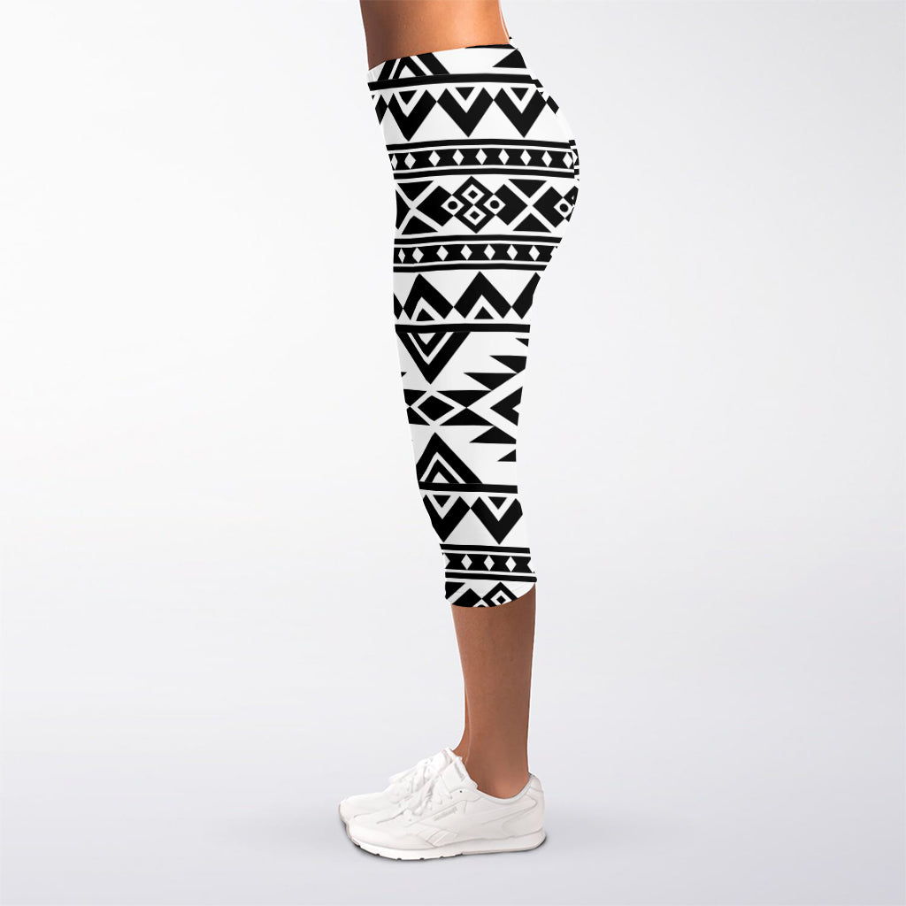 White And Black Aztec Pattern Print Women's Capri Leggings