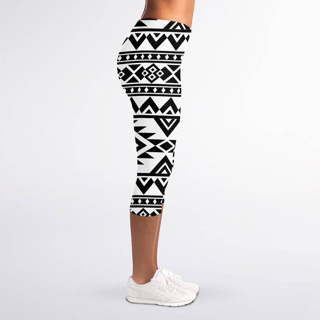 White And Black Aztec Pattern Print Women's Capri Leggings