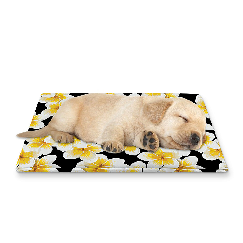 White And Black Frangipani Pattern Print Pet Cooling Mat Cover