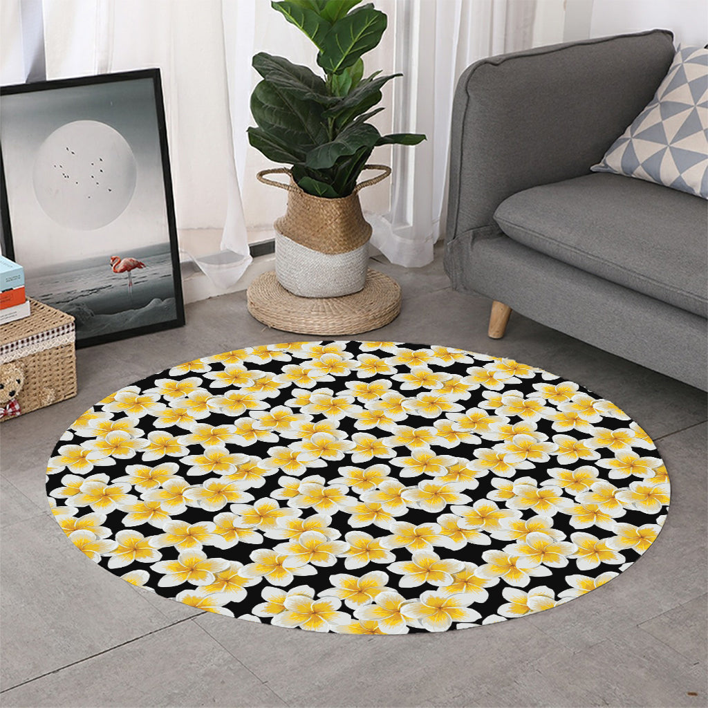 White And Black Frangipani Pattern Print Round Rug