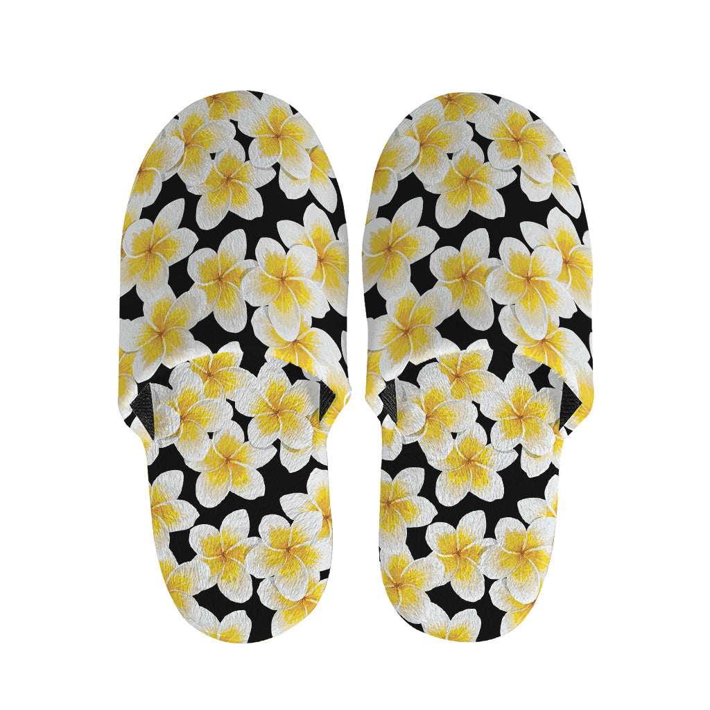 White And Black Frangipani Pattern Print Slippers