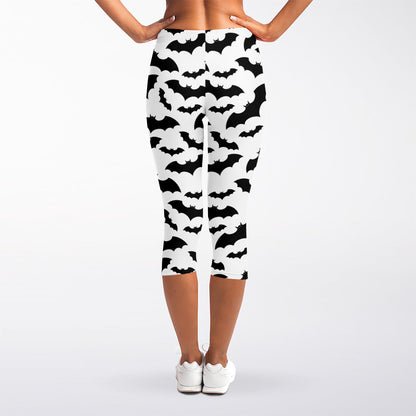 White And Black Halloween Bat Print Women's Capri Leggings