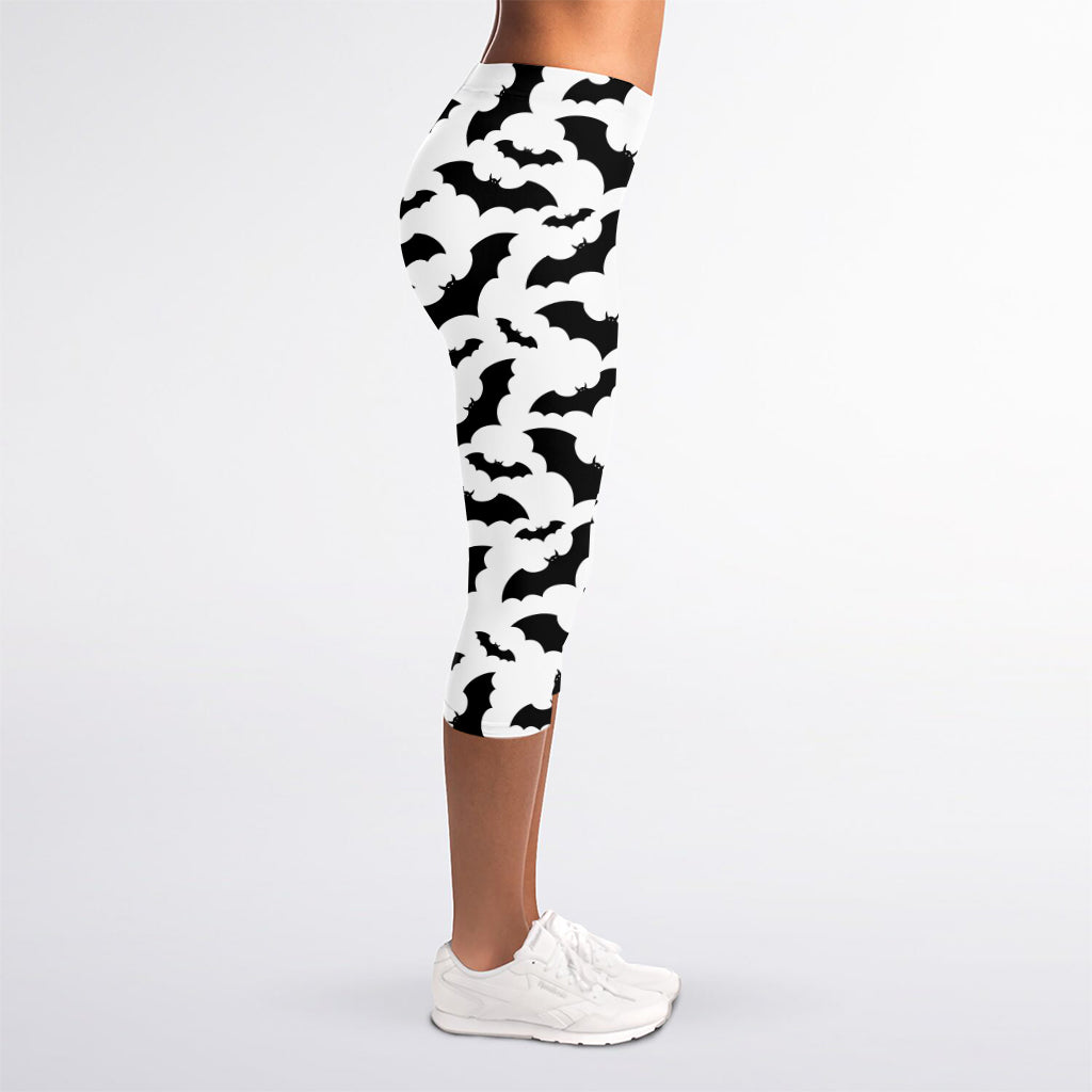 White And Black Halloween Bat Print Women's Capri Leggings