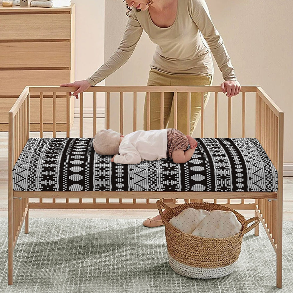White And Black Knitted Pattern Print Baby Crib Sheet