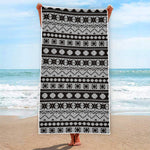 White And Black Knitted Pattern Print Beach Towel