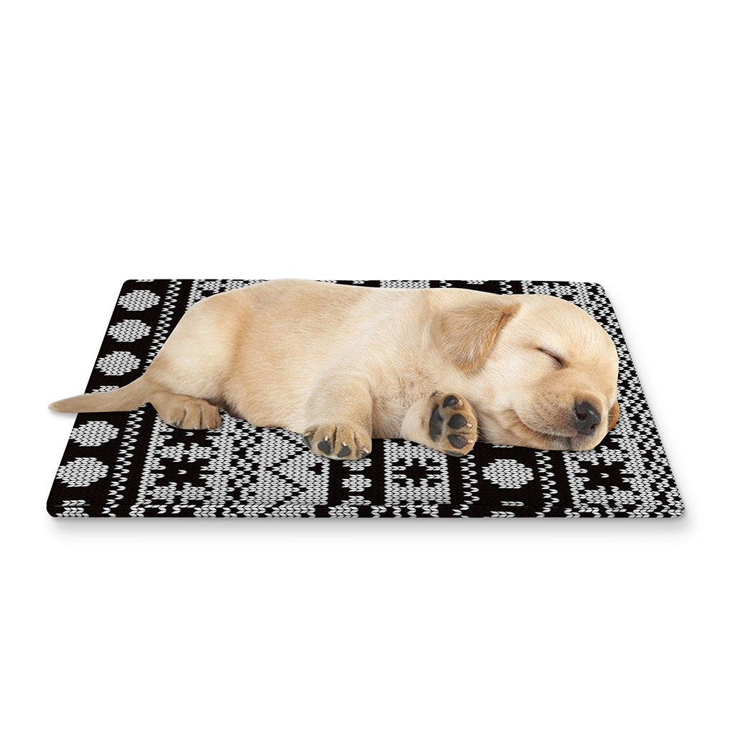 White And Black Knitted Pattern Print Pet Cooling Mat Cover