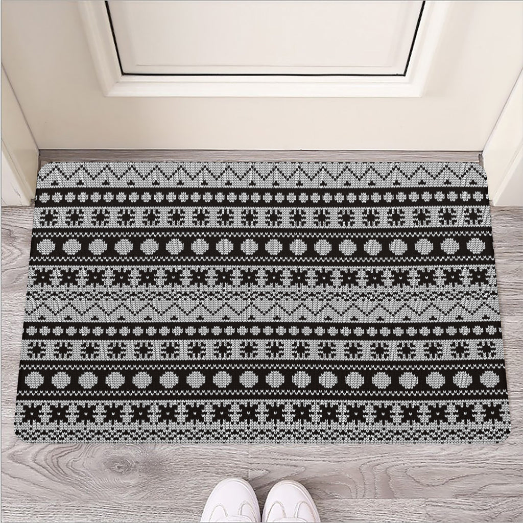 White And Black Knitted Pattern Print Rubber Doormat