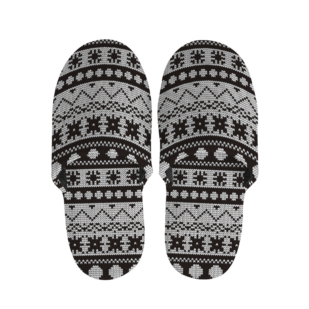 White And Black Knitted Pattern Print Slippers