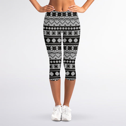 White And Black Knitted Pattern Print Women's Capri Leggings
