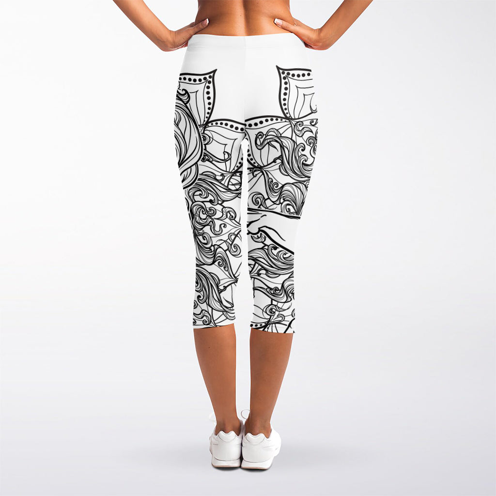 White And Black Leo Sign Print Women's Capri Leggings