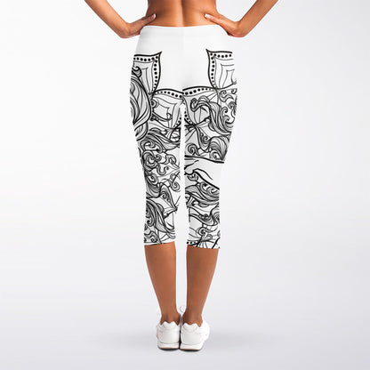 White And Black Leo Sign Print Women's Capri Leggings