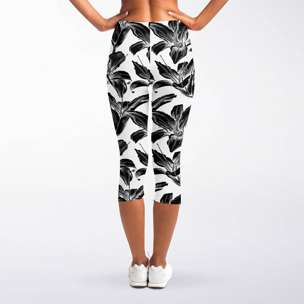 White And Black Lily Pattern Print Women's Capri Leggings