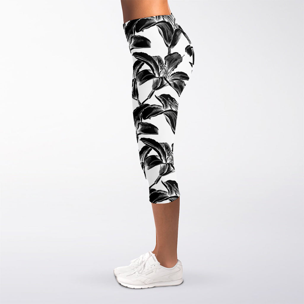 White And Black Lily Pattern Print Women's Capri Leggings