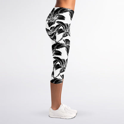 White And Black Lily Pattern Print Women's Capri Leggings