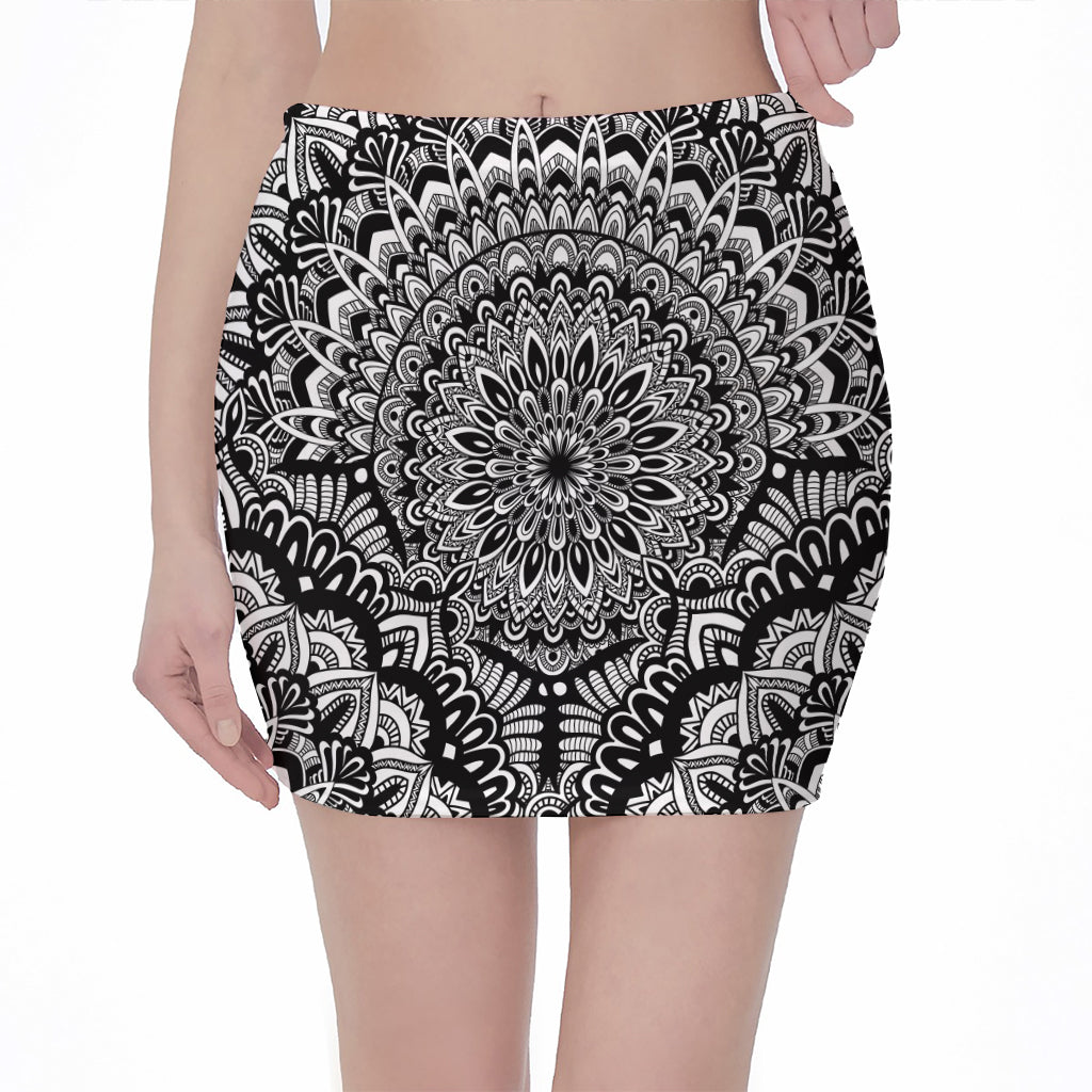 White And Black Mandala Print Pencil Mini Skirt