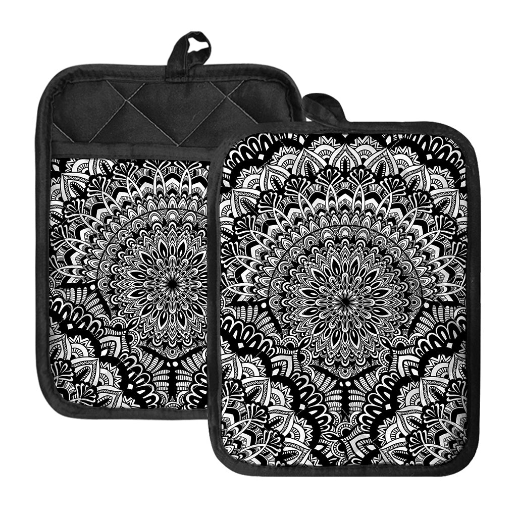White And Black Mandala Print Pot Holders With Pocket