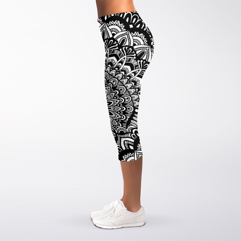 White And Black Mandala Print Women's Capri Leggings