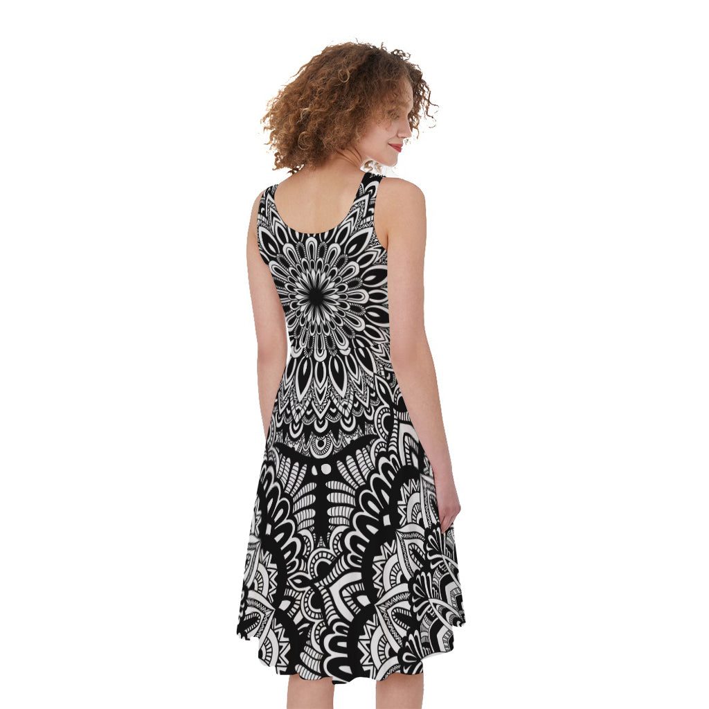 White And Black Mandala Print Women's Sleeveless Dress