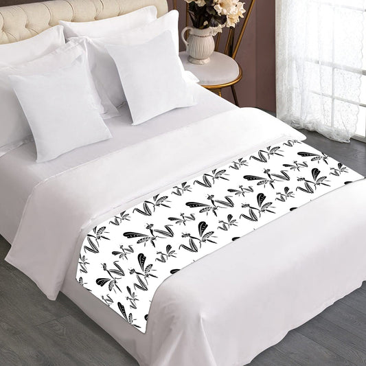 White And Black Mantis Pattern Print Bed Runner