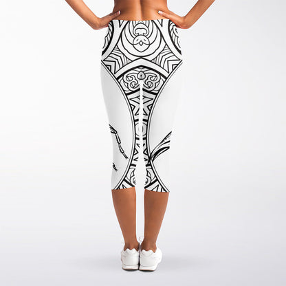 White And Black Scorpio Sign Print Women's Capri Leggings