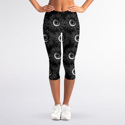 White And Black Sunflower Pattern Print Women's Capri Leggings