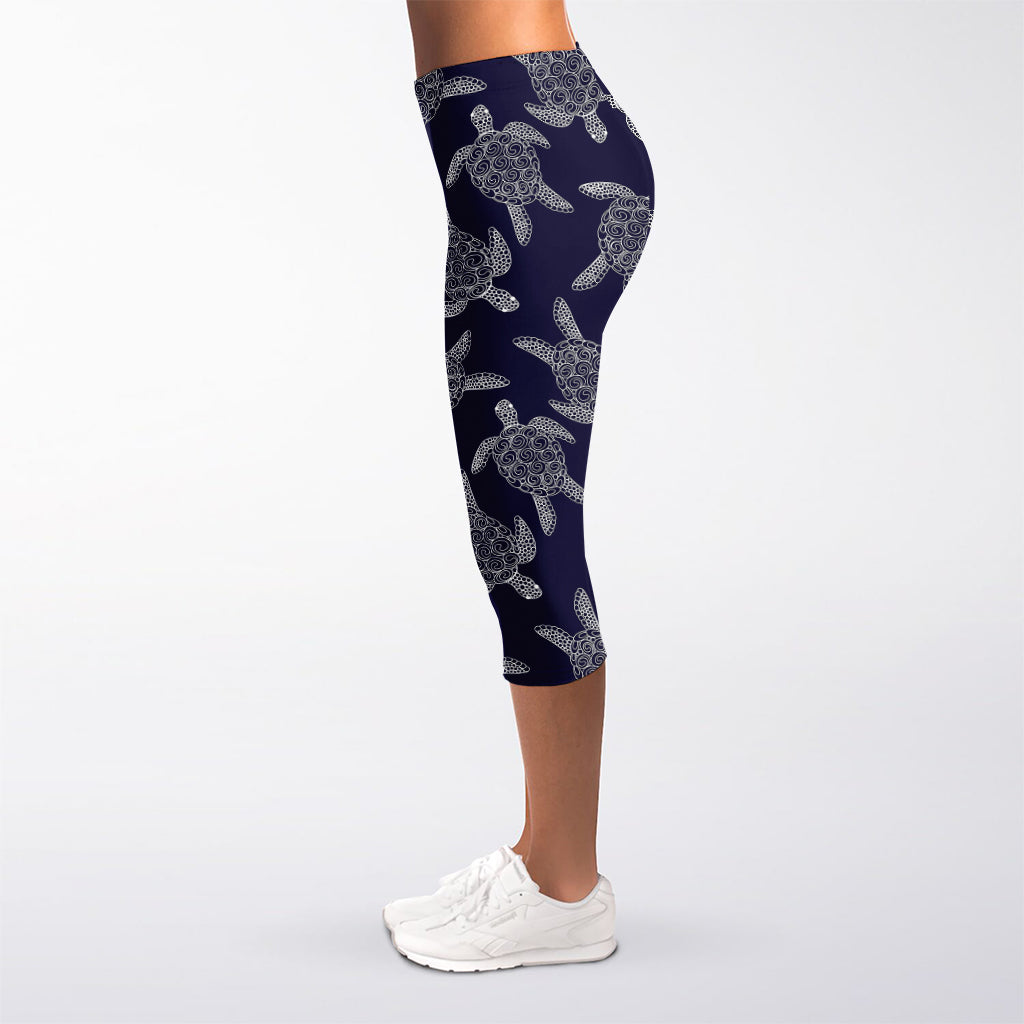 White And Blue Turtle Pattern Print Women's Capri Leggings