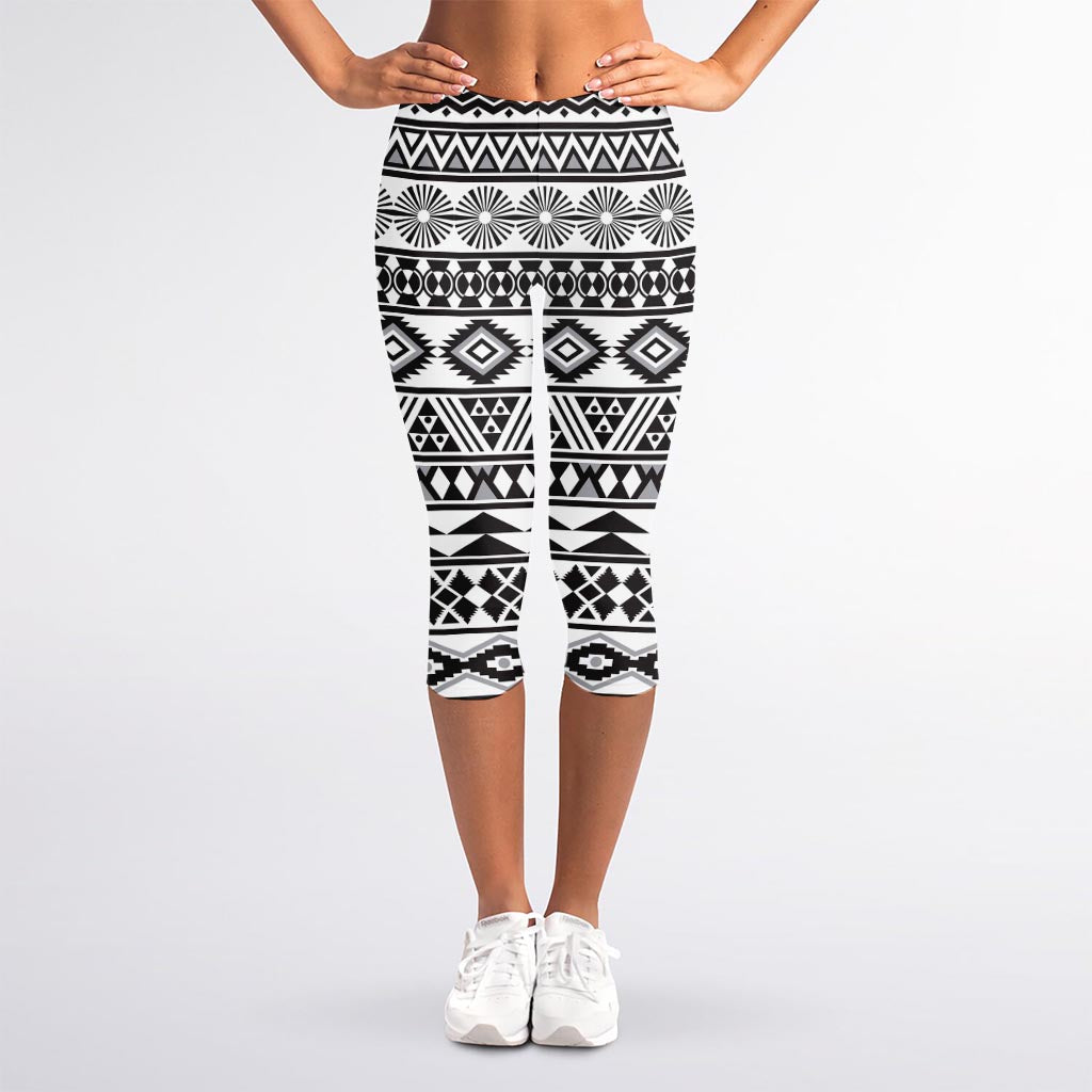 White And Grey Aztec Pattern Print Women's Capri Leggings