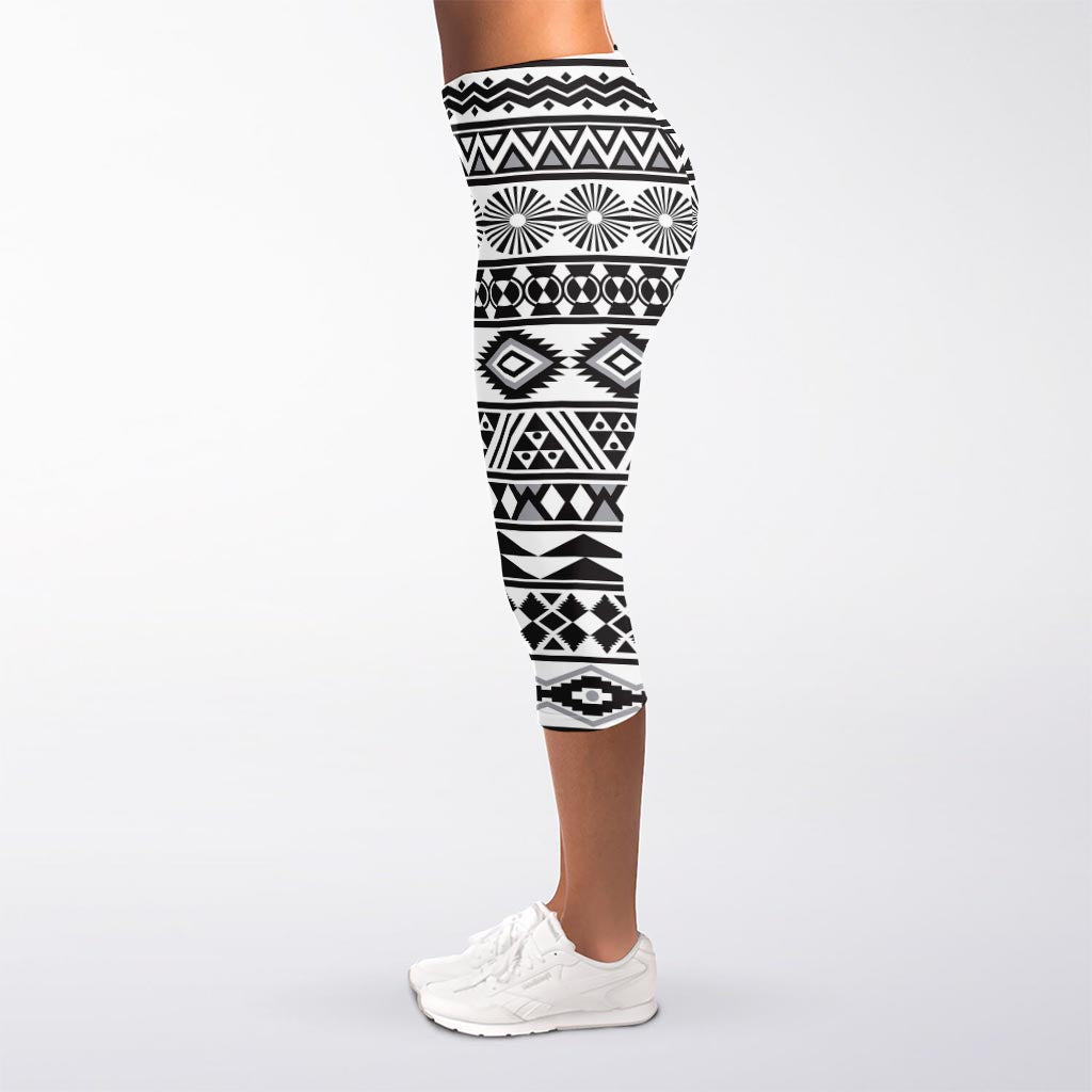 White And Grey Aztec Pattern Print Women's Capri Leggings