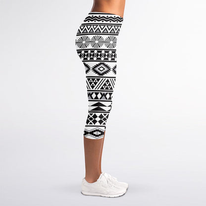 White And Grey Aztec Pattern Print Women's Capri Leggings
